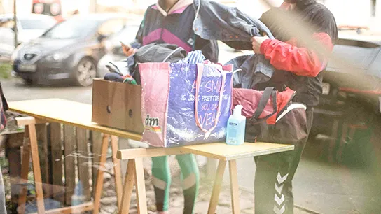 Foto von Kleidungsspenden